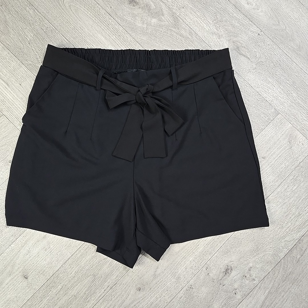 Torrid Women's Size 1 (14/16) Black Shorts Tie Belt Belted Pull On Pockets